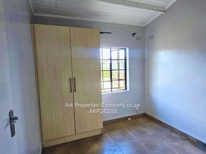 Gated Community Of 3 Flats For Sale - Arlington